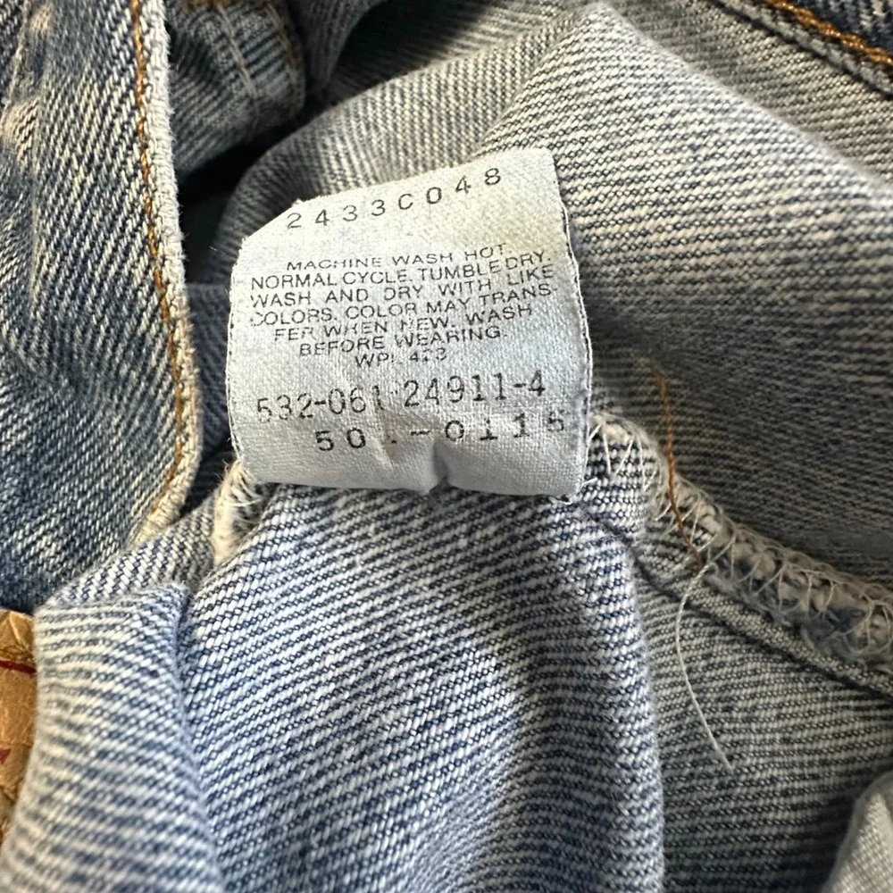 Vintage Levi's 501 Jeans Mens 38x32 Classic Medium Wash Blue Button Fly USA